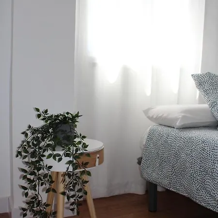 Beautiful Brand New 2 Bedroom Flat With Terrace Apartment *