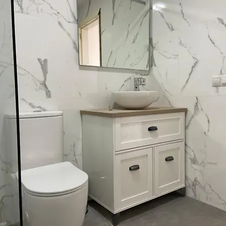 Beautiful Brand New 2 Bedroom Flat With Terrace * 马拉加