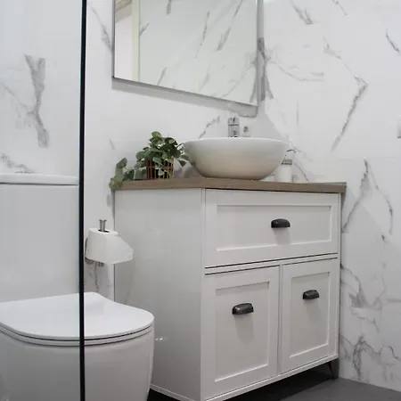 Beautiful Brand New 2 Bedroom Flat With Terrace 公寓
